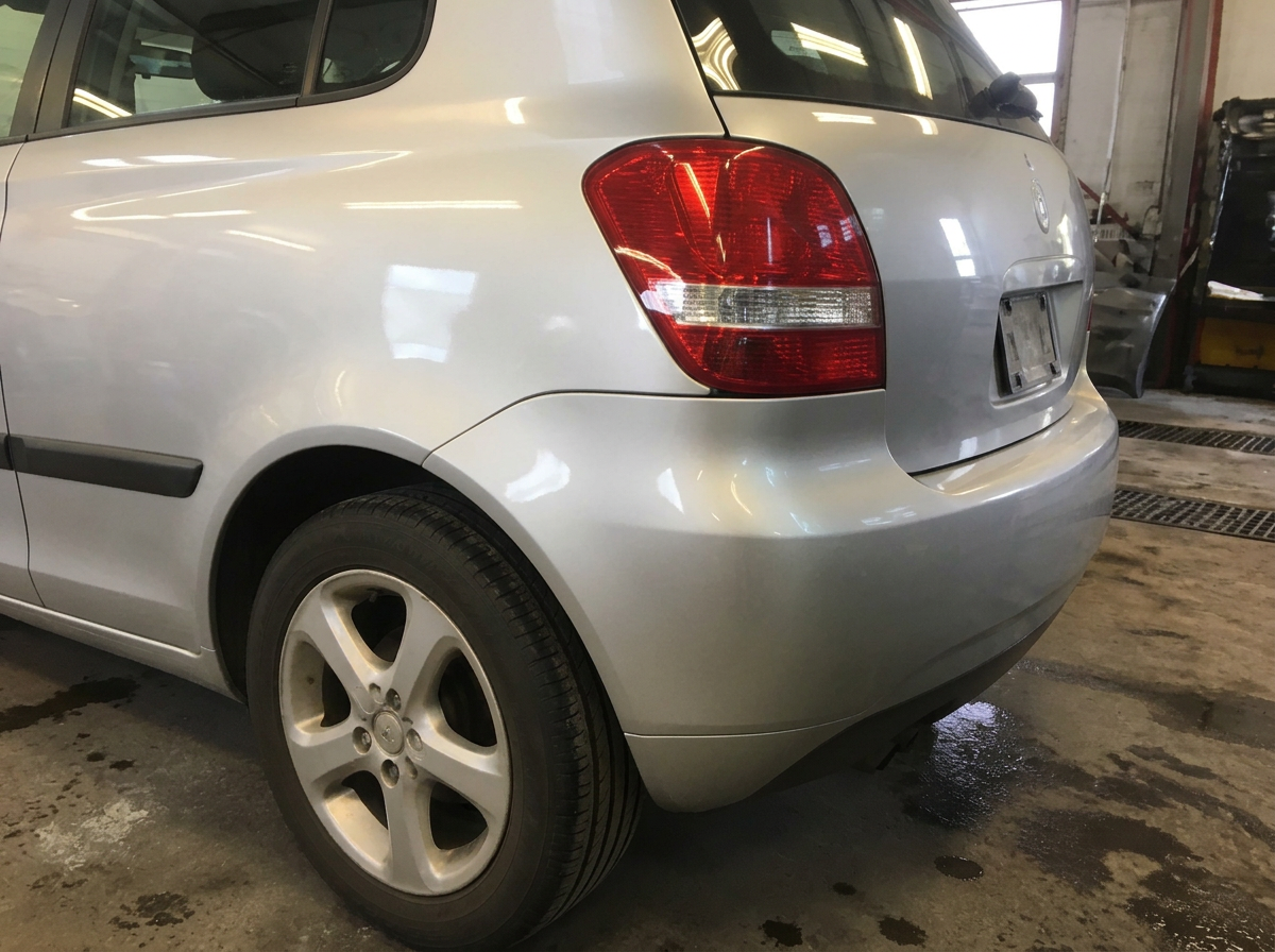 Même aile arrière réparée et repeinte après passage en carrosserie